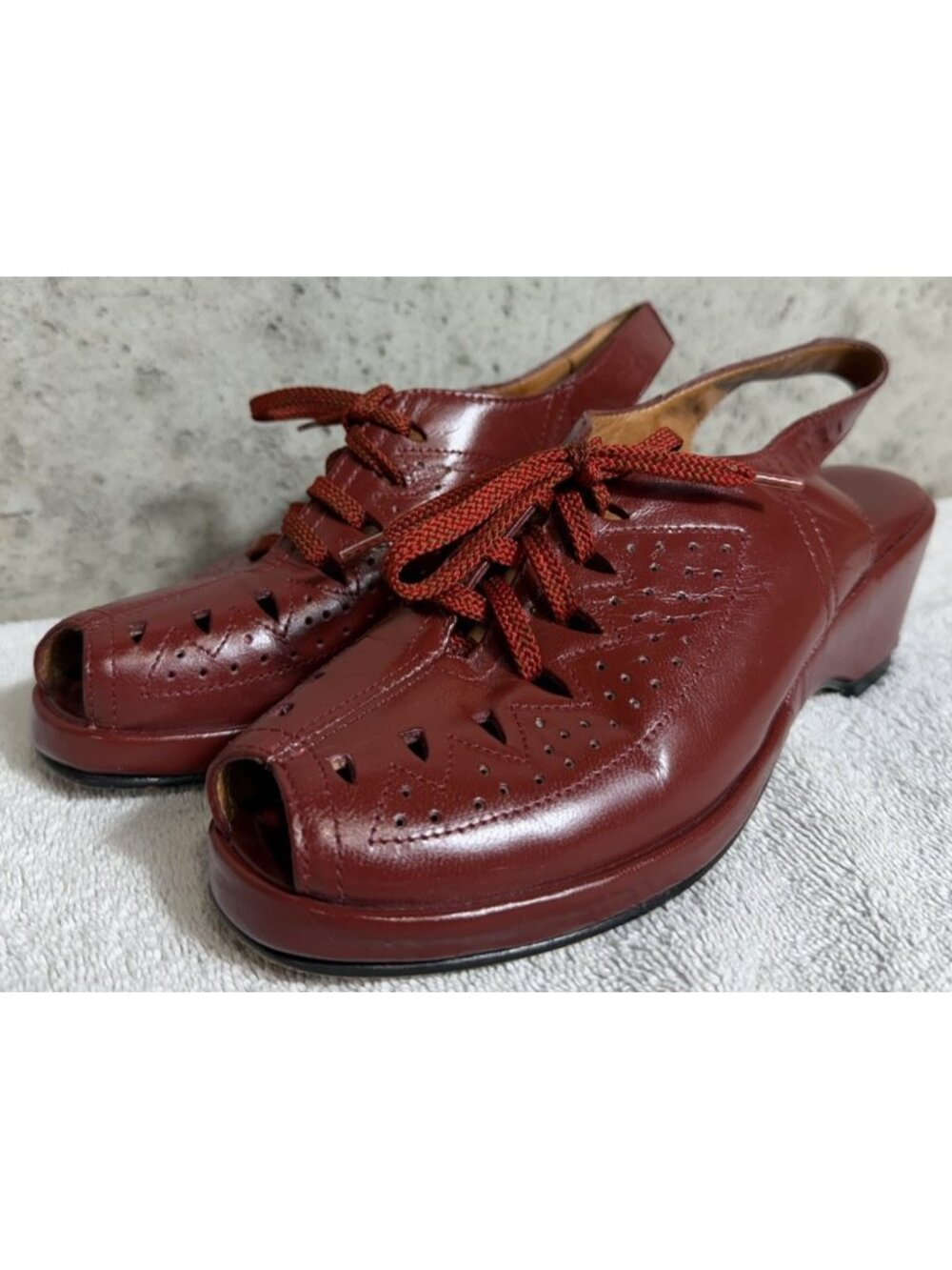 VTG Re-Mix Shoe Company GRETA Red Leather Lace Up Peep Toe Dress Shoes Size 8